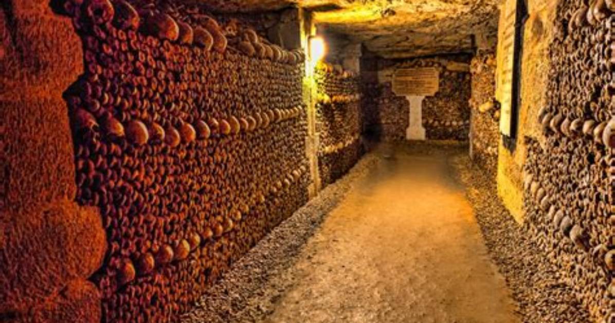 10 Spooky Pictures of the Parisian Catacombs