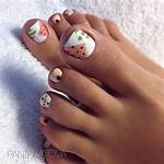 11 Vacation Pedicure Ideas That Can Turn You into the Queen of the Beach (Warning: You’ll Get an Urge to Spend All Your Money)