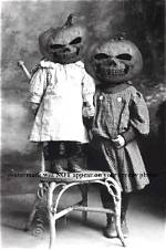 58 Spooky Photos of Vintage Halloween Costumes