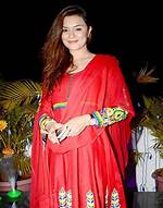Aashka Goradia Net Worth, Age, Height, Wife