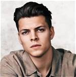 Alex Hogh Andersen (Actor) Biography, Age, Height, Family, Wiki & More