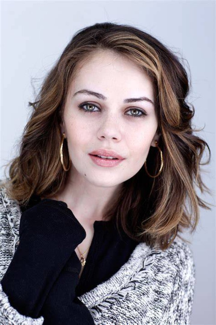 Alexis Dziena Now: The Rising Star in the Digital Era