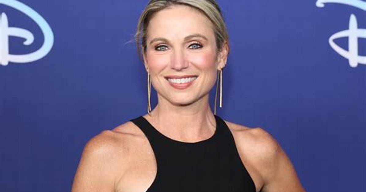 Amy Robach in Bathing Suit Says Hi from Greece — Celebwell