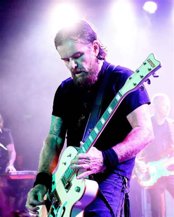 Billy Duffy: the Guitarist Extraordinaire with a Net Worth of $12 Million