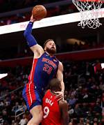 Blake Griffin Dunks on Pau Gasol, Nearly Crashes Twitter