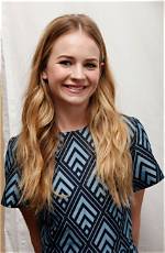 Britt Robertson – Biography, Facts & Life Story