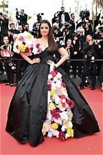 Cannes 2022: Aishwarya Rai Bachchan Receives a Lavish Welcome as She Arrives with Daughter Aaradhya