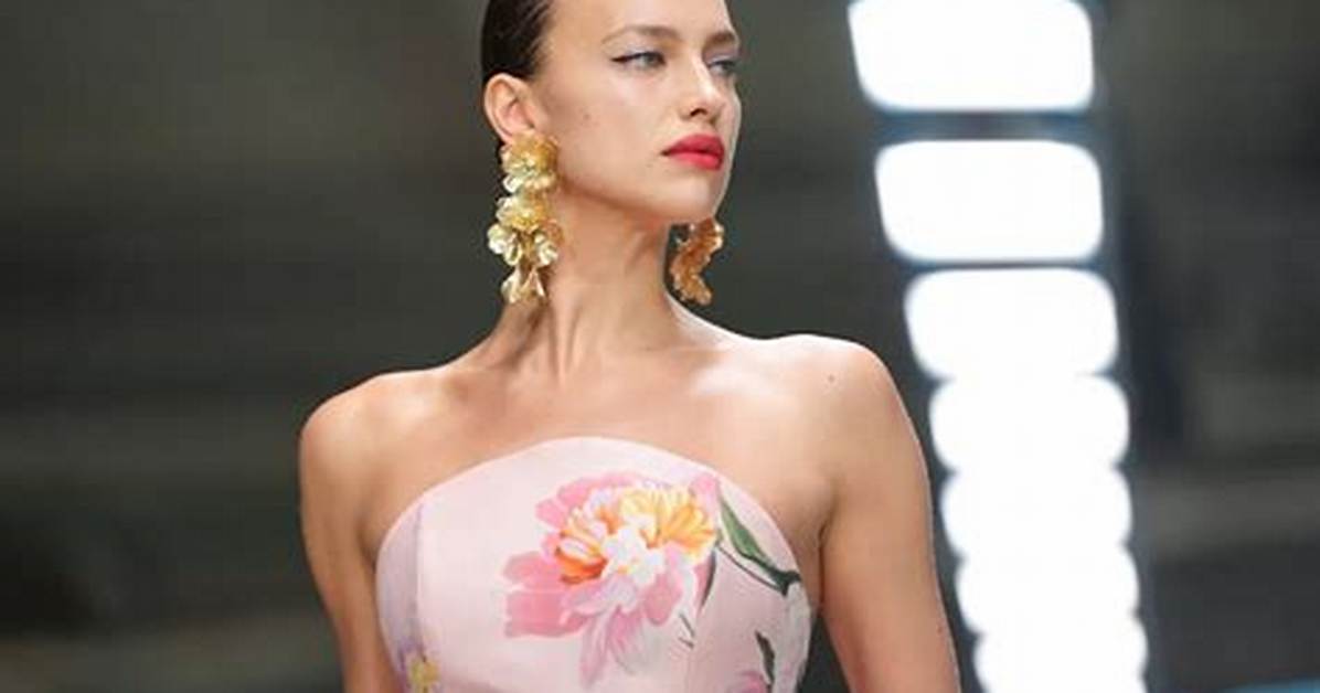 Carolina Herrera's New Line Melds Blooming Peonies, Bright Colors and Chic, Wearable Looks | National News