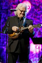 Country Music Hall of Famer Ricky Skaggs Announces Christmas Tour – ‘Ricky Skaggs and Kentucky Thunder Christmas’