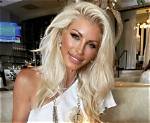 Dani Behr in Two-Piece Workout Gear Keeps Things Tight