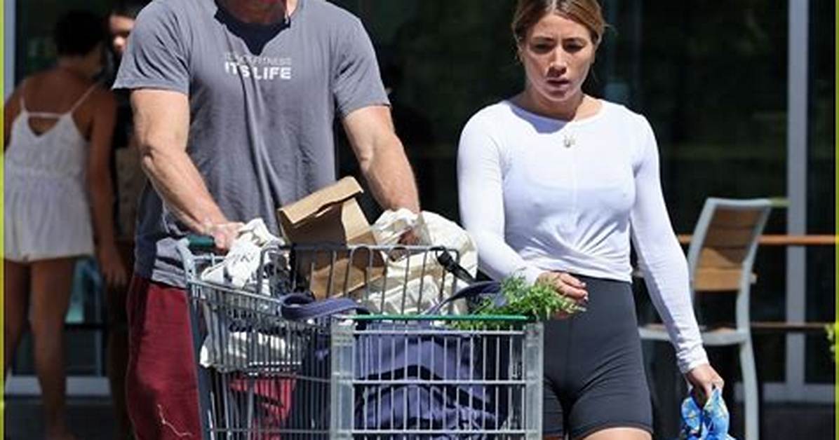 David Duchovny Does a Parking Lot Outfit Change While Shopping with Girlfriend Monique Pendleberry | David Duchovny, Monique Pendleberry | Just Jared: Celebrity News and Gossip