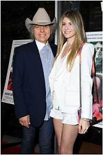 Dwight Yoakam Age, Net Worth, Wife, Family, Height and Biography