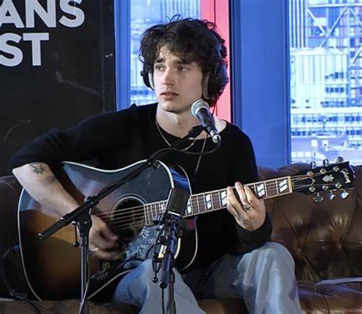 Elijah Hewson's Height: How Tall Is The Inhaler Frontman?