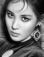 Girls’ Generation’s Seohyun Shares Photos of “Private Lives” Cast Congratulating Lee Hak Joo at His Wedding