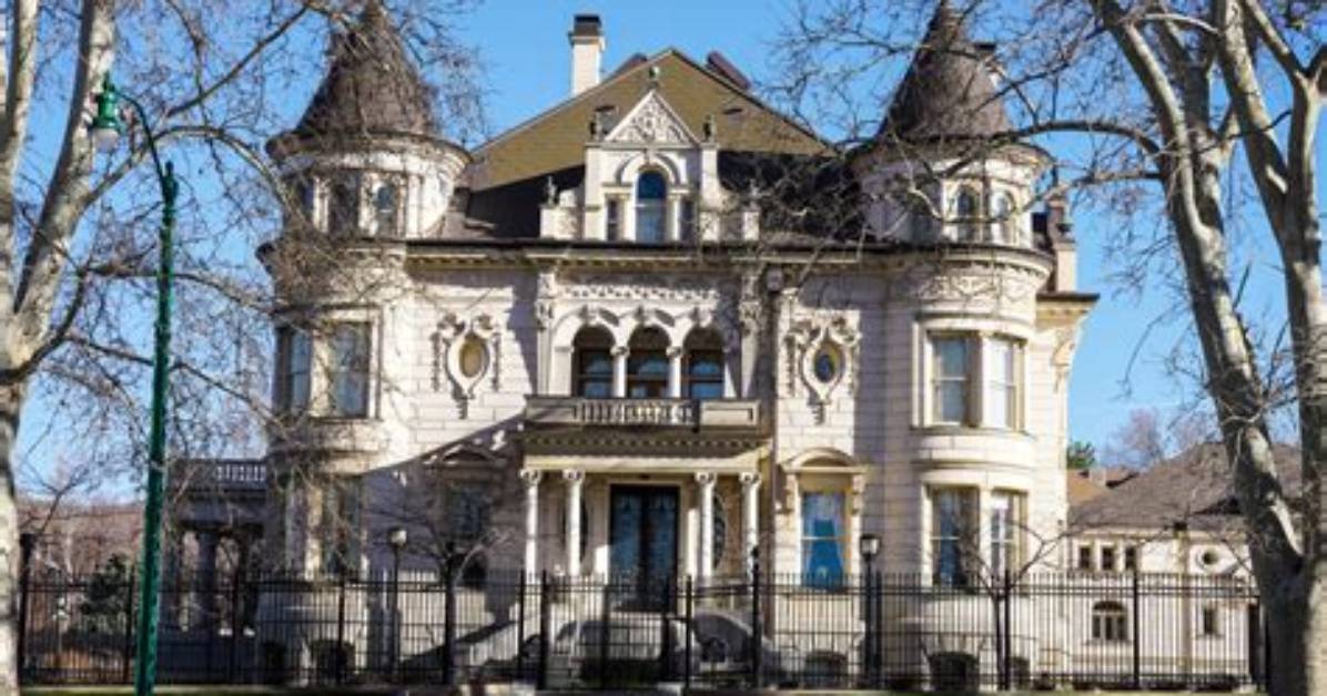 Governor’s Mansion Commission Splurges over $13,000 on College Football Team’s Extravaganza