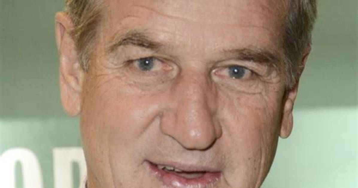 Hire Bobby Orr for an Appearance at Events or Keynote Speaker Bookings.