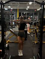 I’m a 5’6” Gym Girl Who Weighs 147 Lbs - People Say I Have an ‘Amazing Figure’ When I Pose in My Leggings