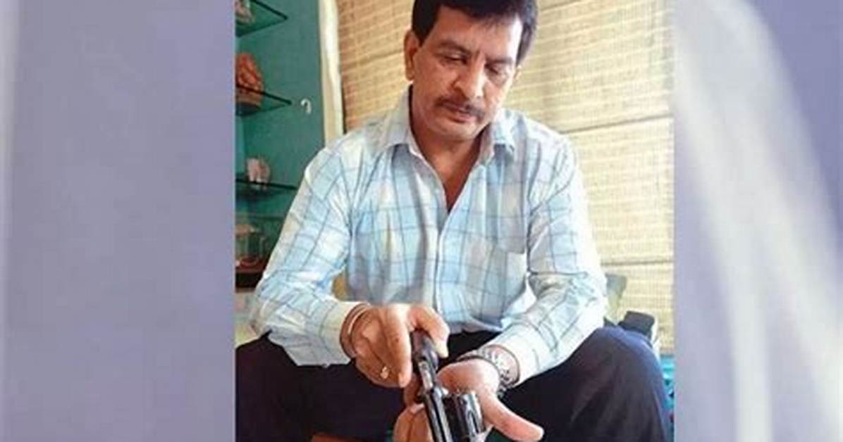 Is Encounter Specialist Pradeep Sharma, Who Quit Police Force, Flirting with Politics? | India News