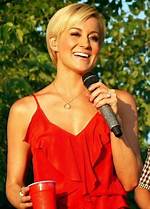 Kellie Pickler Height, Weight, Age, Spouse, Family, Facts, Biography