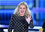 Kelly Clarkson Broke ‘Down in Tears’ After 2019 Bbmas and Had to Be Rushed to Emergency Surgery