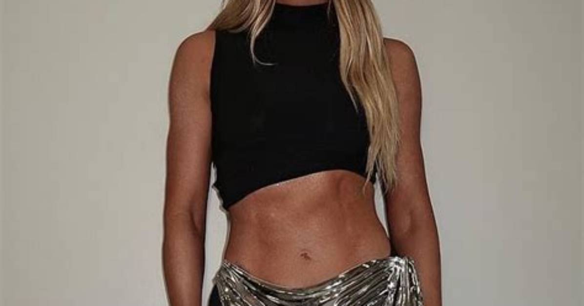 Khloe Kardashian Shows off Figure on "Motivational" Magazine Cover — Celebwell