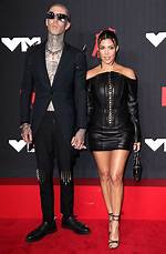 Kim Kardashian Shows off Bump at Vma Awards