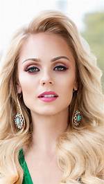 Laura Vandervoort