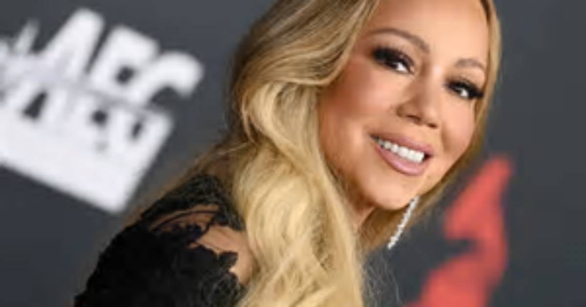 Mariah Carey Strips to Her Underwear for Sexy Impromptu Photo Shoot on Luxury Yacht with Fiance James Packer – the Sun