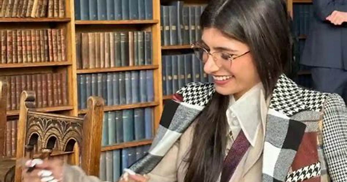 Mia Khalifa, Oxford's New 'Professor', Leaves Her Students Speechless