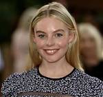 [Nell Hudson] Age, Biography, Net Worth, Boyfriend, Height