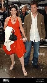 Neve Campbell, John Light Tie the Knot!