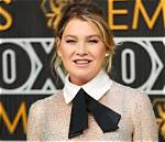 Pompeo Shows off Fit Figure in Star Shape on "Best Night"