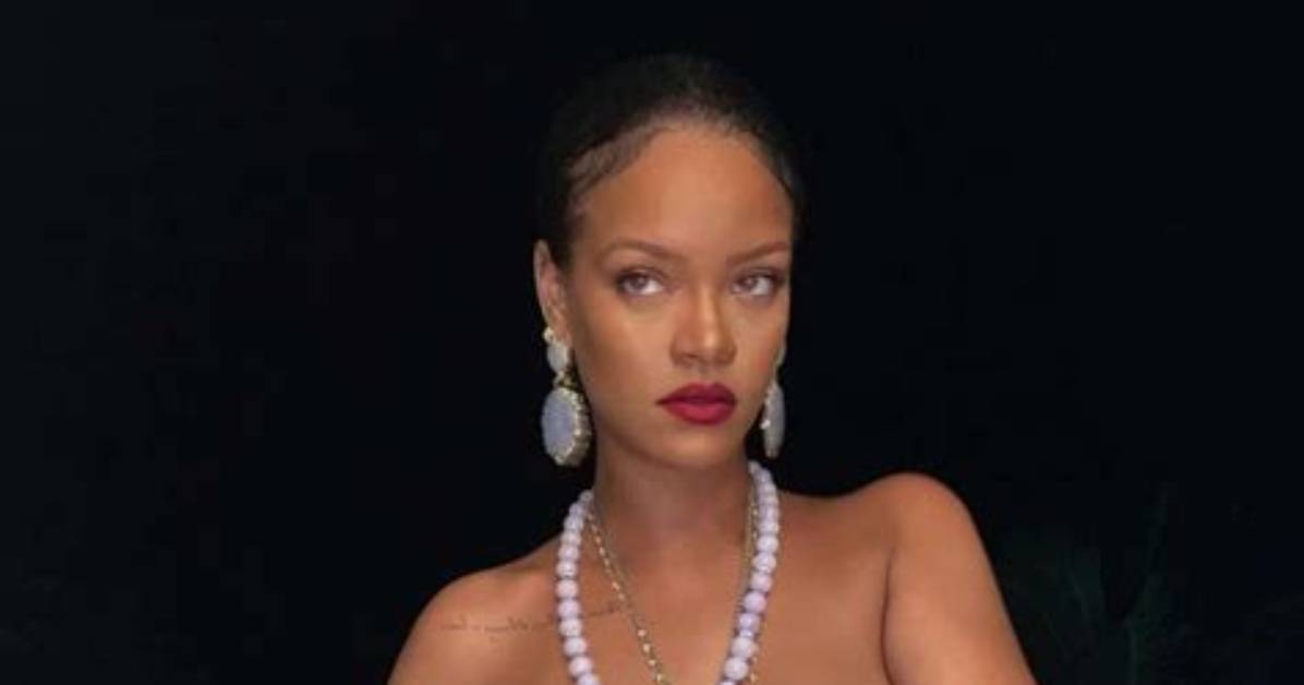 Rihanna Topless Sexting Pics: Leaked, Hot!