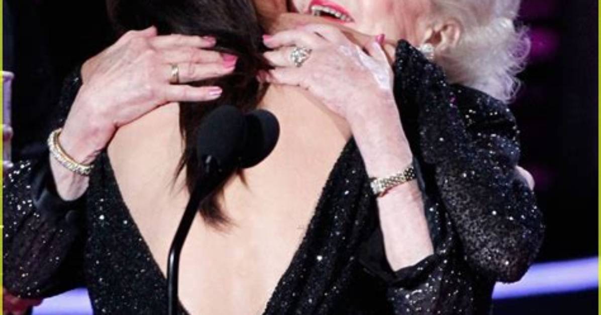 Sandra Bullock's Tribute to Betty White Has Everyone Absolutely Heartbroken