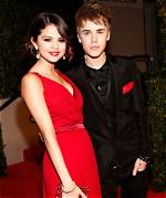 Selena Gomez & Justin Bieber Making out on the Beach - Global Celebrities