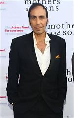 Taylor Negron Height