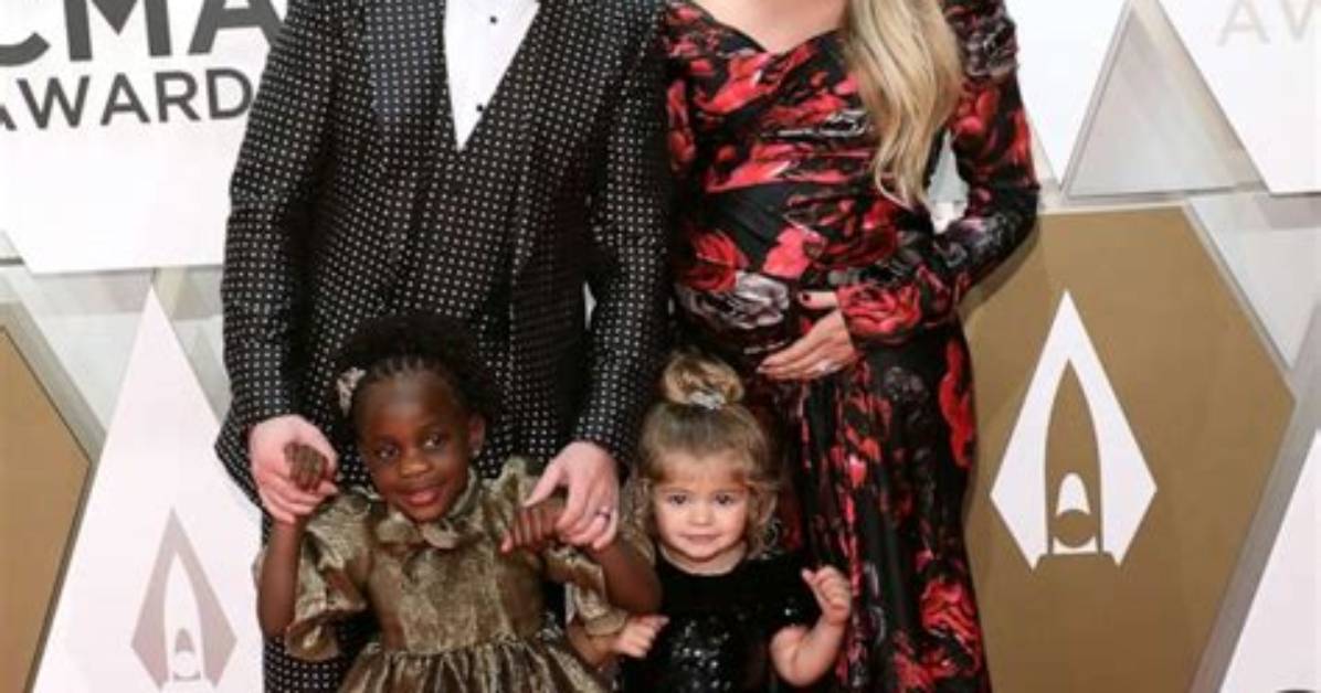 Thomas Rhett, Wife, and Kids Attend Cma Awards