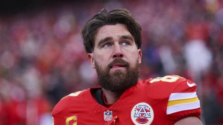 Travis Kelce: Age, Career, & Latest News - Unveiled!
