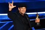 Troy Kotsur Wins Best Supporting Actor Oscar for 'Coda'
