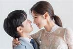 “True Beauty” Webtoon Author Gets Married + Shares Gorgeous Wedding Photos