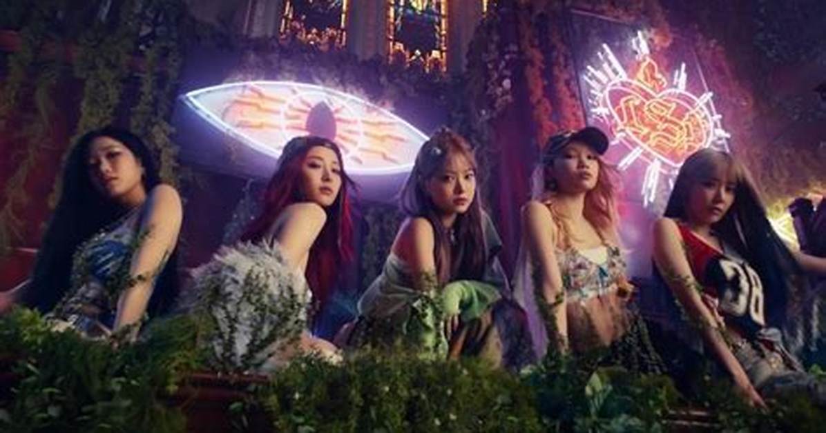 Watch: Le Sserafim Makes It Look “Easy” in Groovy Comeback Mv