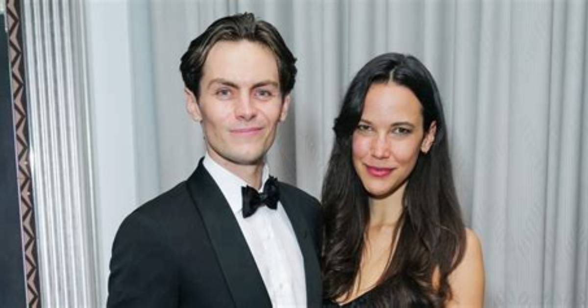 Who Is Freddy Carter Dating? His Professional Net Worth, Family & Facts