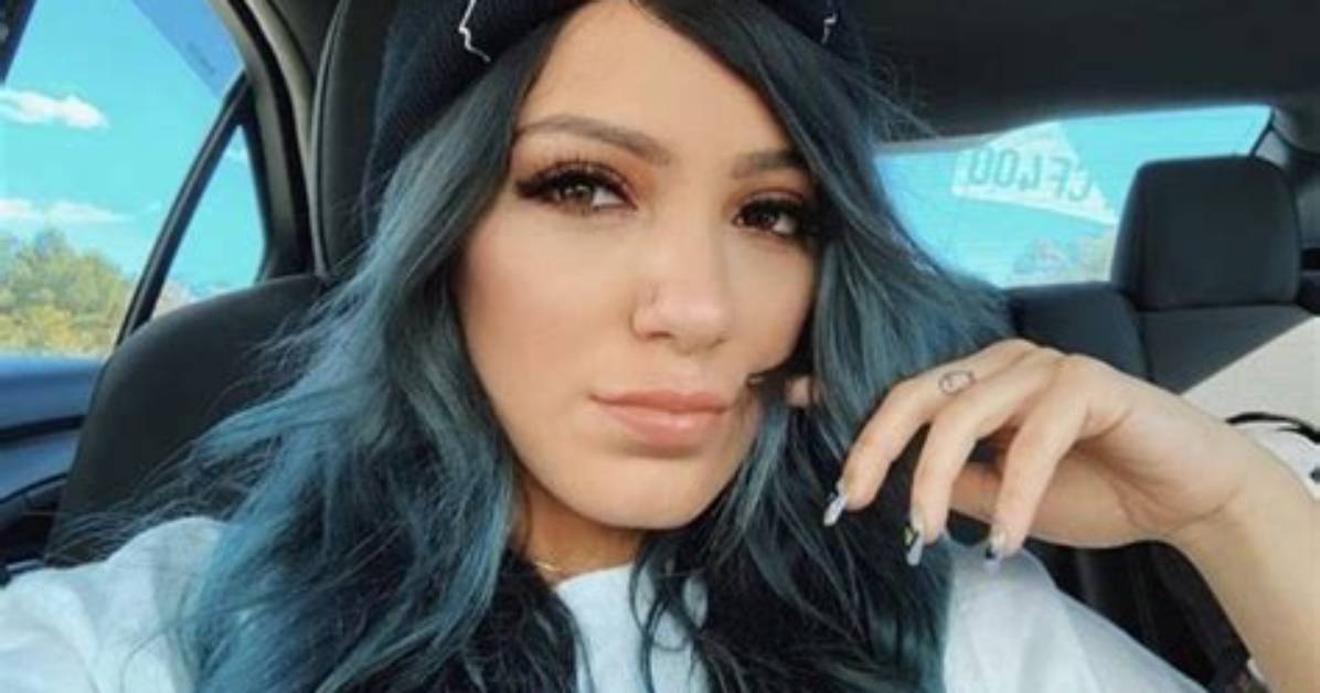 Youtube Star Niki Demar Dishes on Single 'Messy Room': Video